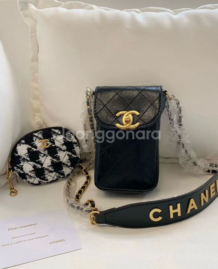 새상품 샤넬 하운드 핸드폰백 정품 풀박스--1