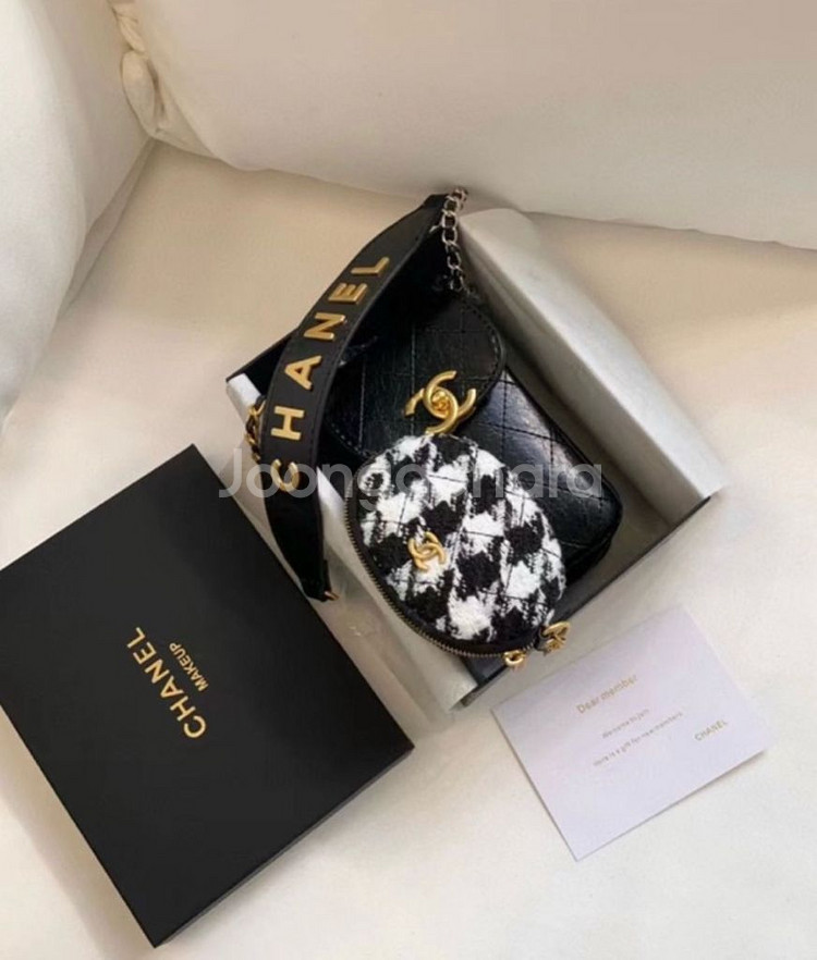 새상품 샤넬 하운드 핸드폰백 정품 풀박스--0