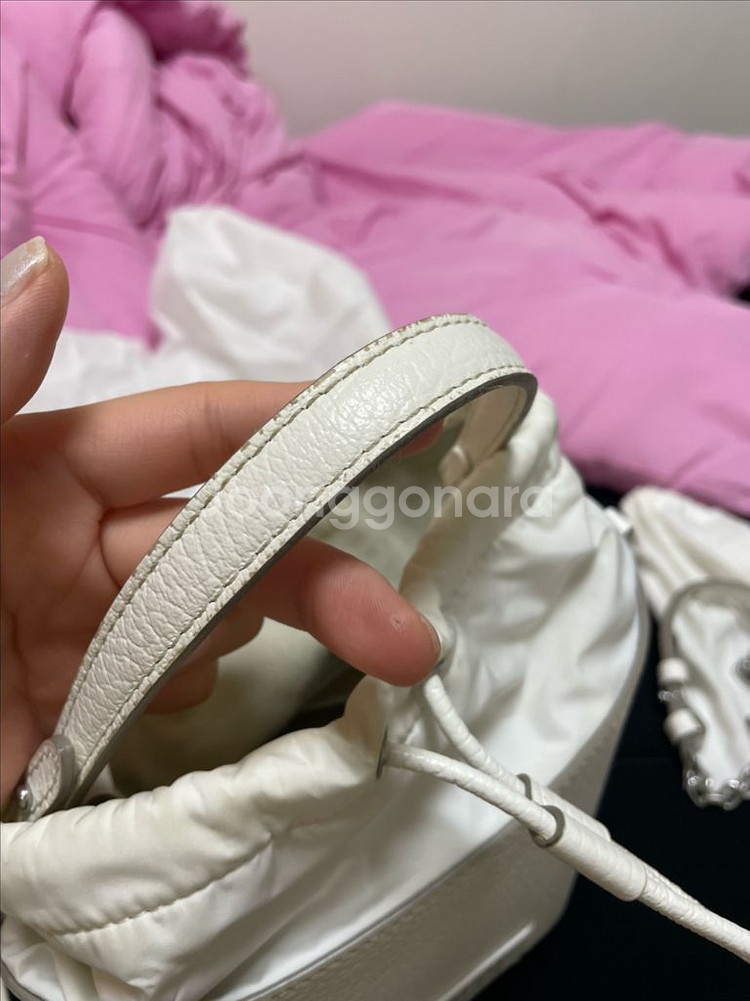 마르지엘라 5AC 버킷백 화이트 판매해요--5