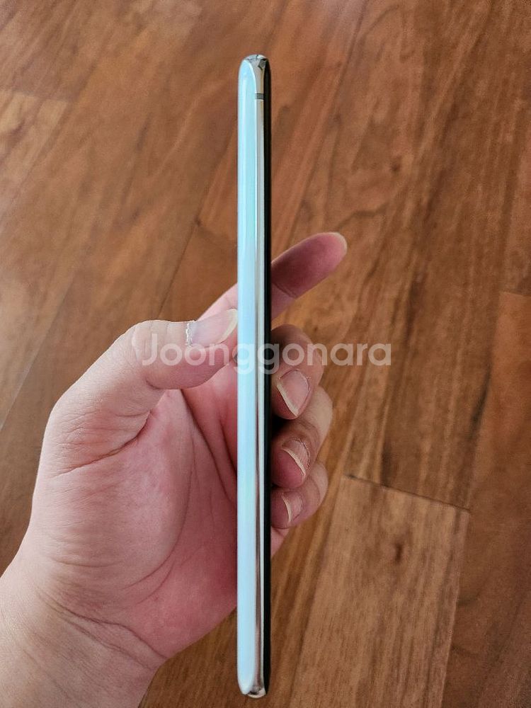 갤럭시 S20 플러스 256기가 화이트 S급 팝니다.--3