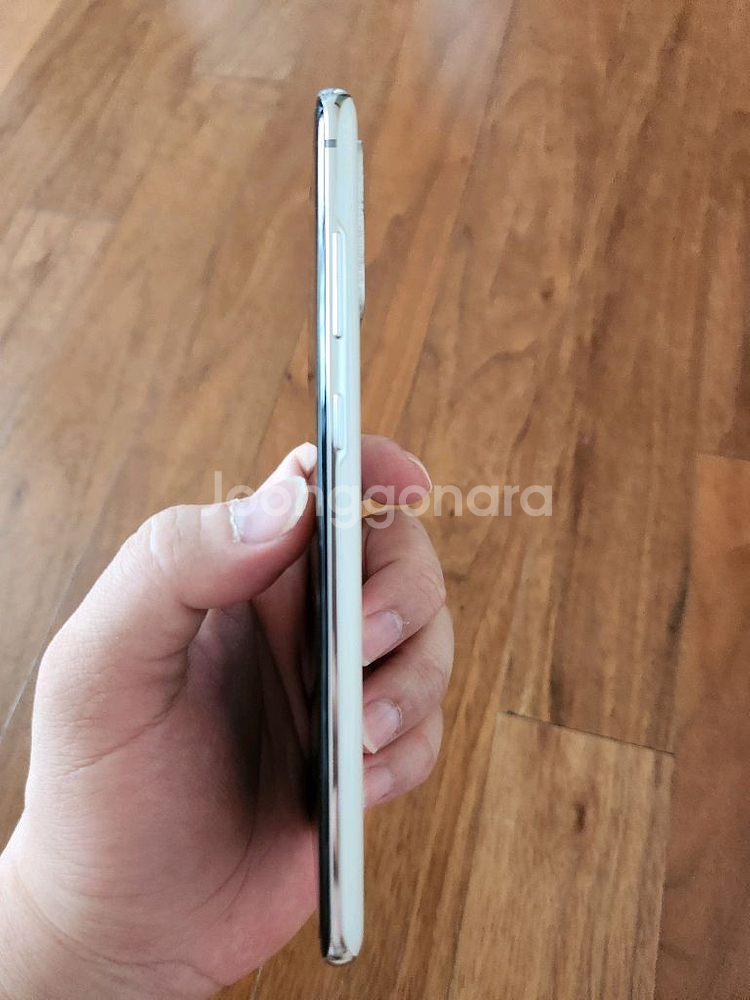 갤럭시 S20 플러스 256기가 화이트 S급 팝니다.--2