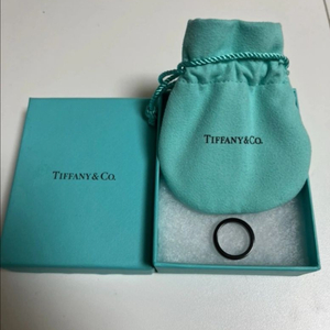 티파니앤코 1837 티타늄 네로우링 팝니다.