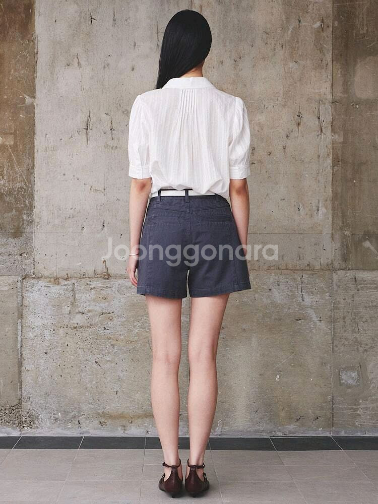 (새상품) 구호플러스 로우 카라 블라우스--10