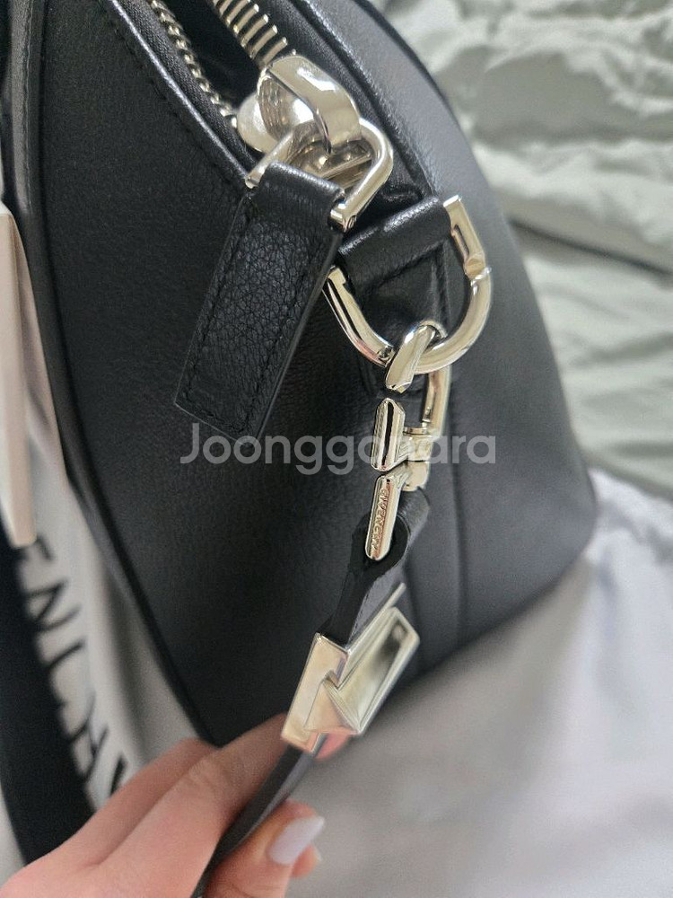 지방시 안티고나 고트스킨 미듐--2