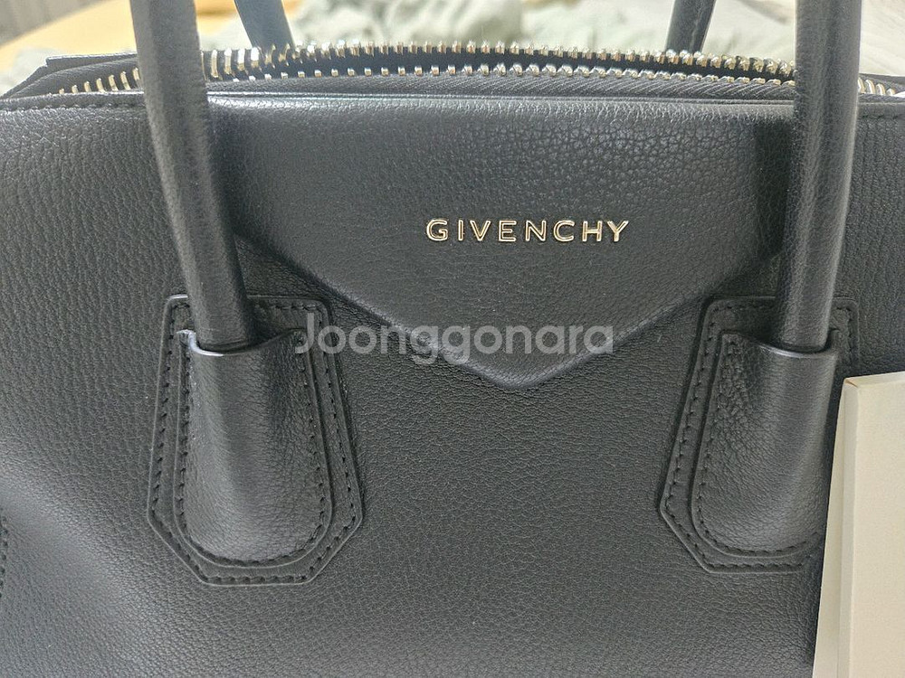 지방시 안티고나 고트스킨 미듐--1