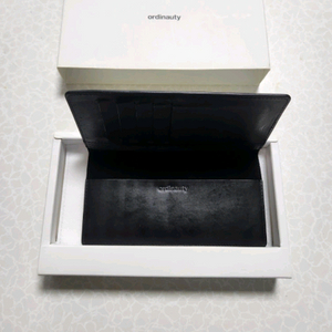 ordinauty 검정색 장지갑입니다