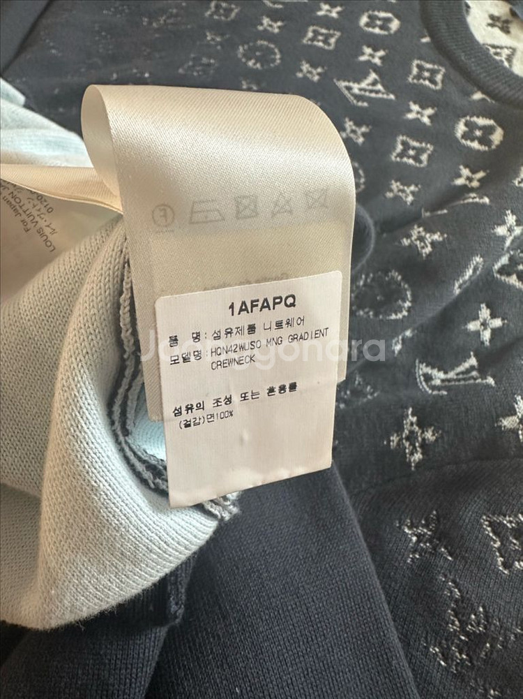루이비통 그라디언트 코튼 크루넥 L 사이즈팝니다--9