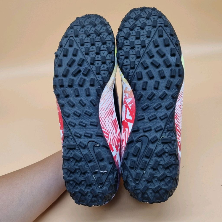 나이키 머큐리얼 베이퍼13 풋살화 275 이미지