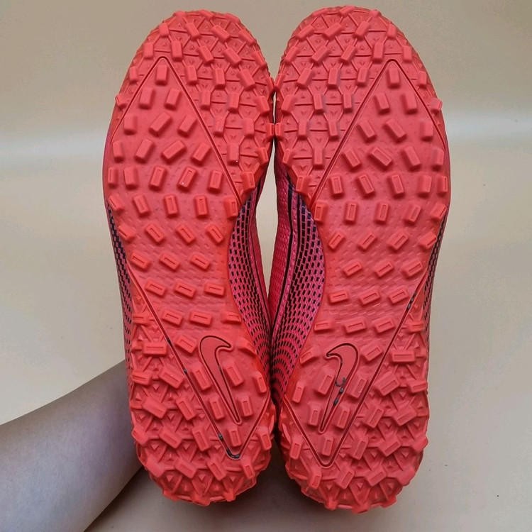 나이키 머큐리얼베이퍼13 풋살화 275 이미지