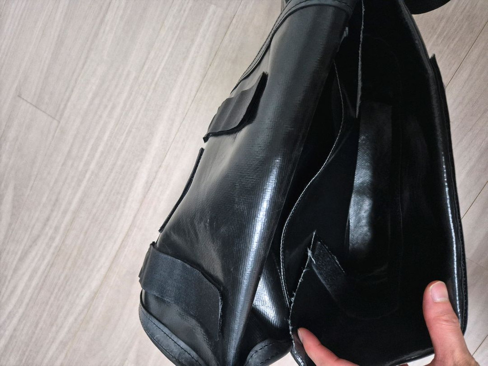 프라이탁 올블랙 팝니다. 이미지