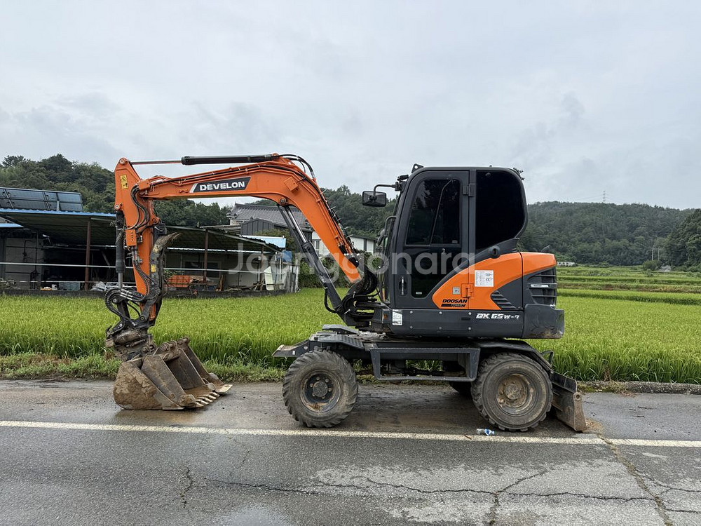 두산 03W굴삭기 DX65W 회링,코집 2022년--2