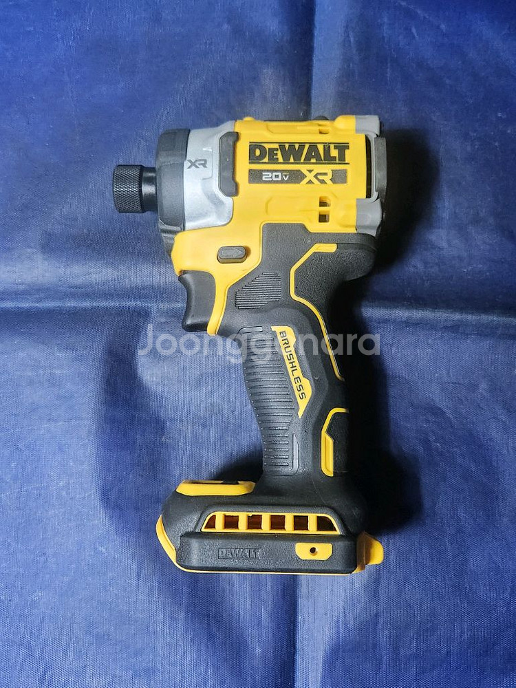 디월트 20v 충전임팩 DCF860 본체 A급 팝니다--0
