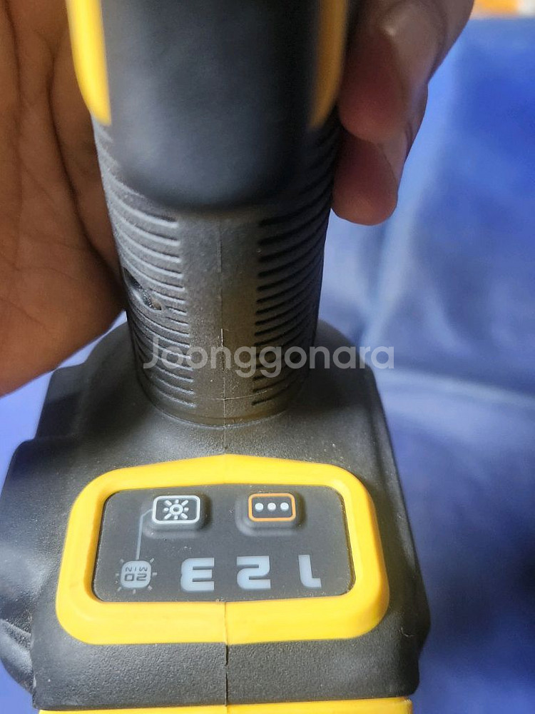 디월트 20v 충전임팩 DCF860 본체 A급 팝니다--2