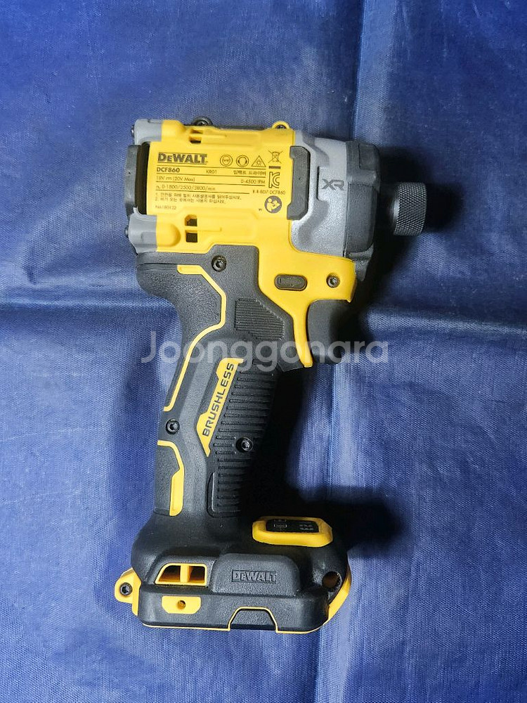 디월트 20v 충전임팩 DCF860 본체 A급 팝니다--1