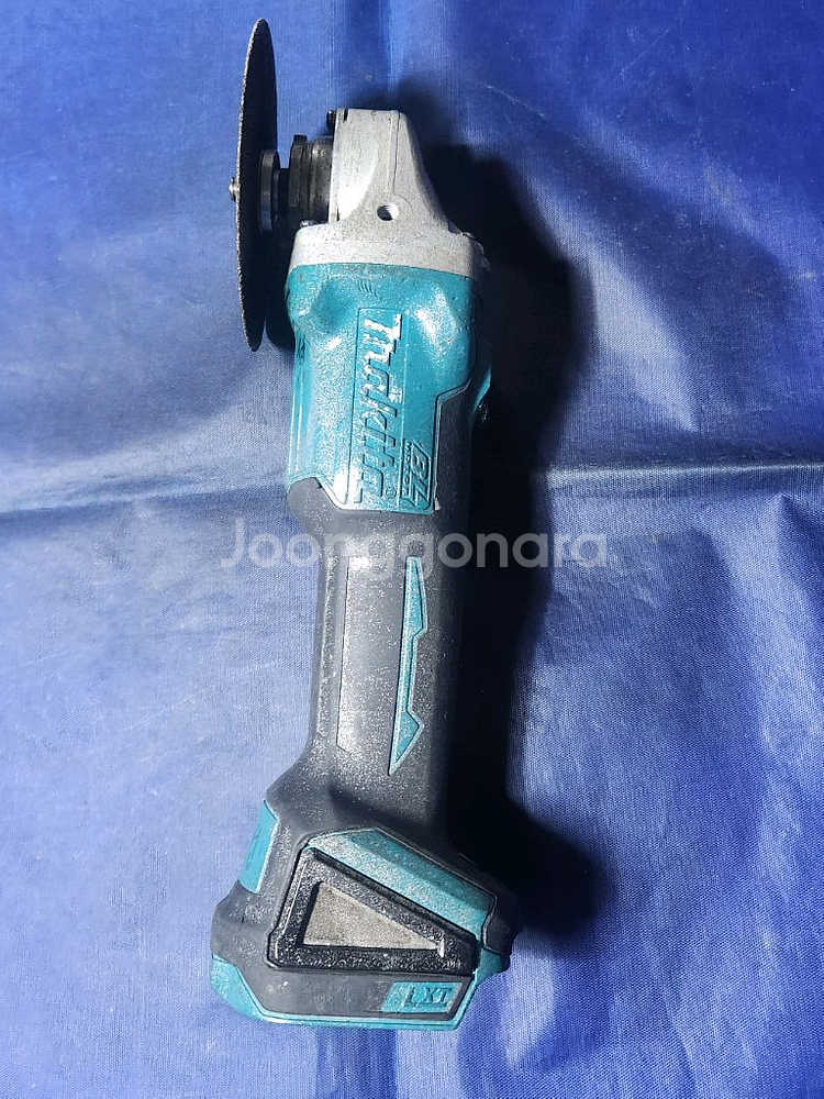 마끼다 18v 충전그라인더 DGA404 본체 팝니다--0