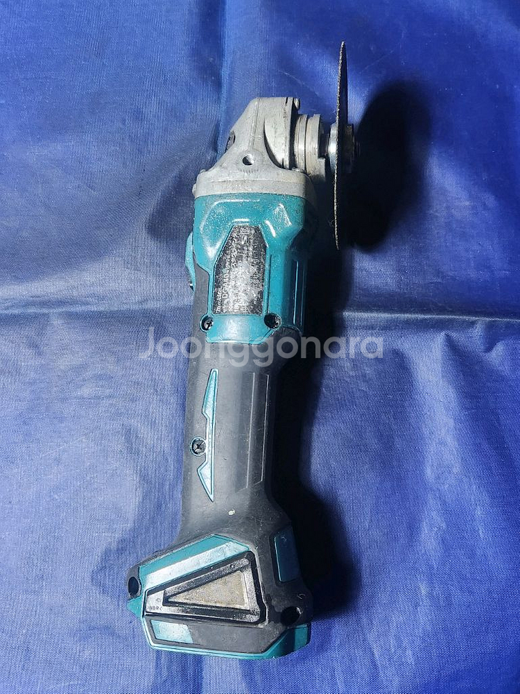 마끼다 18v 충전그라인더 DGA404 본체 팝니다--1