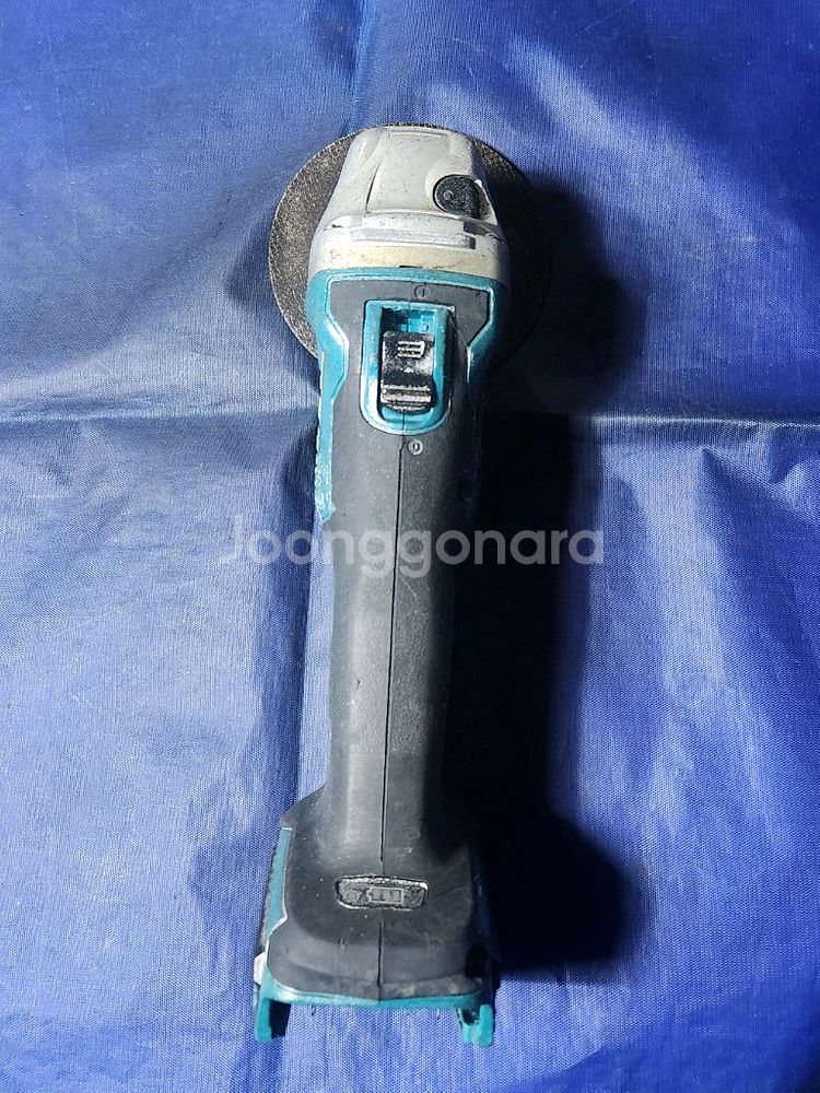 마끼다 18v 충전그라인더 DGA404 본체 팝니다--2