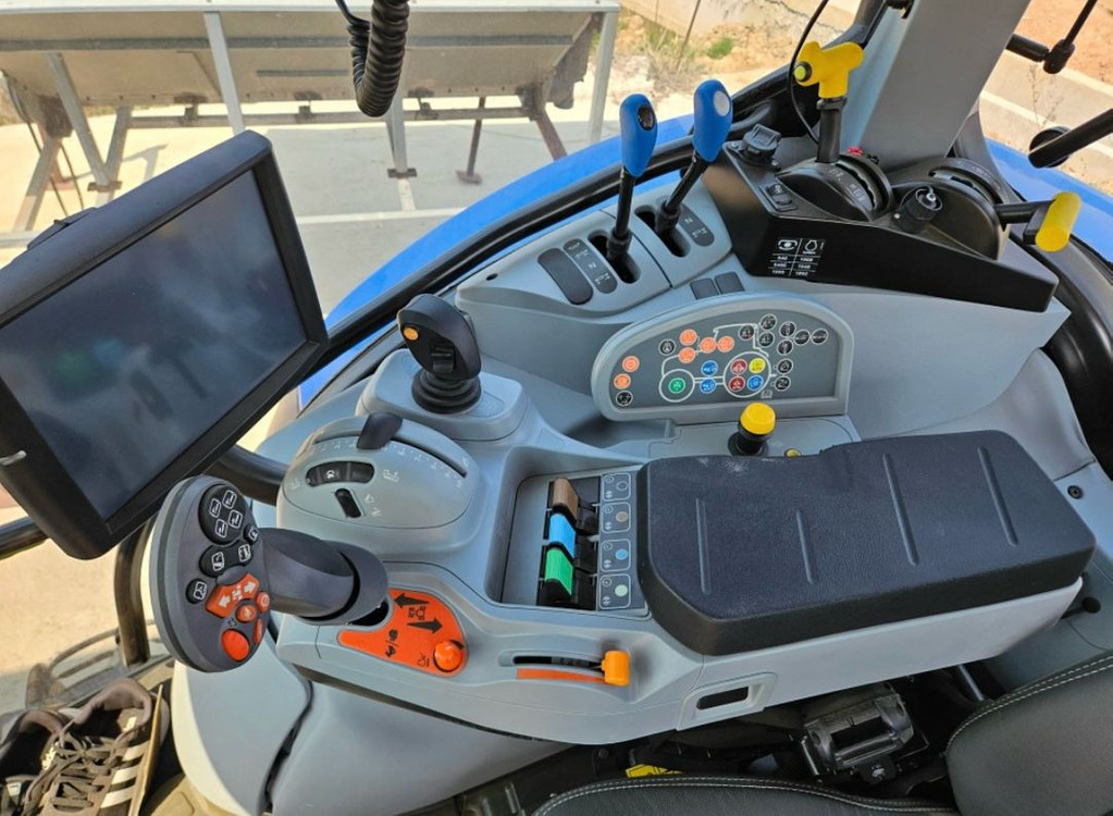 LS T5.120 트랙터 이미지