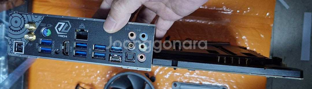 Asrock X570 Taichi 쿨러포함--4