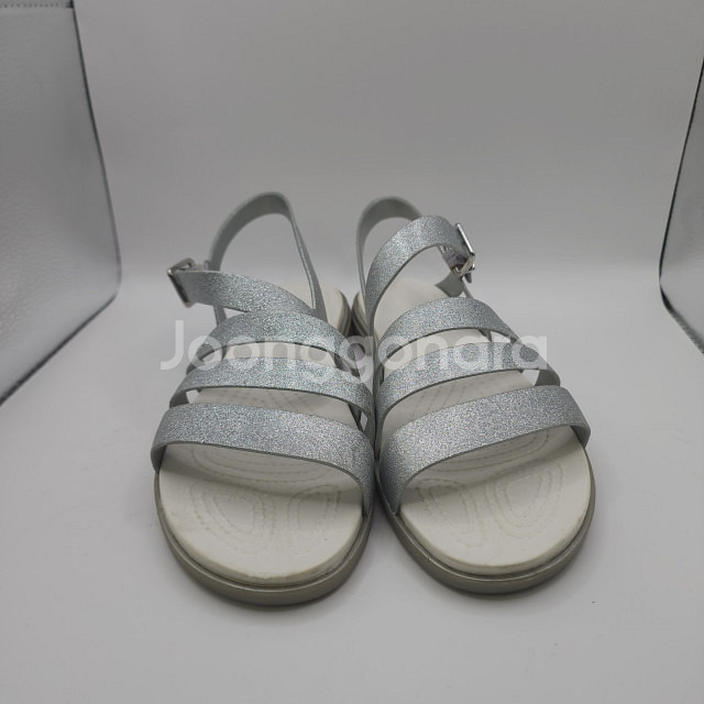 새상품급/ 크록스/ 실버 글리터 샌들 / 245-250--4