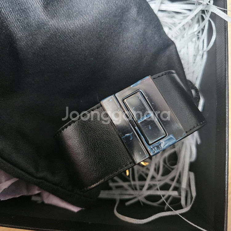 생로랑 뱅글 가죽 팔찌--1