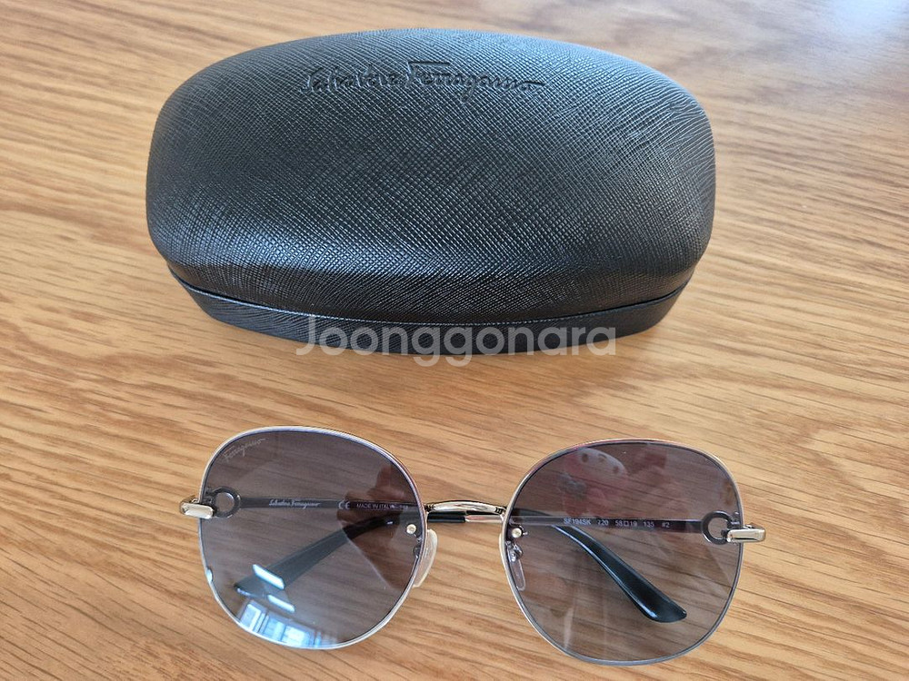페라가모 정품선글라스(거의새상품)--0