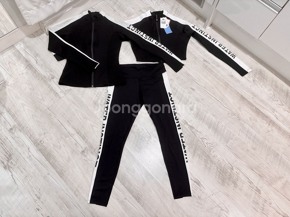 아레나 래쉬가드 새상품--1