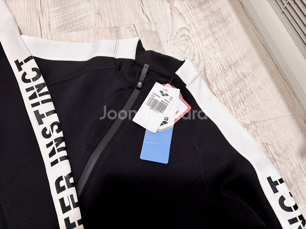 아레나 래쉬가드 새상품--2