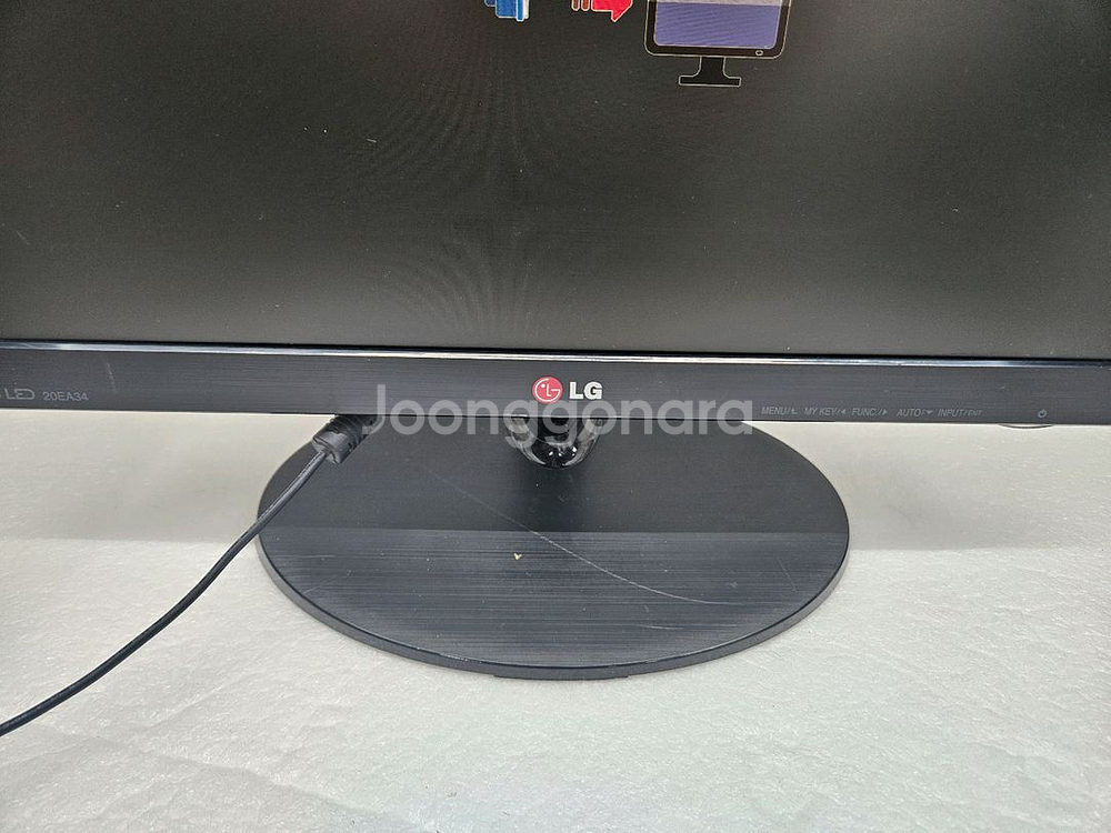 LG 20인치 LED 모니터 입니다--1