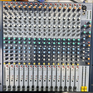 Soundcraft GB2R 16채널 믹서