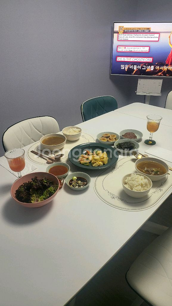 페라모 익스텐션 세라믹 식탁 + 알엠즈 이네스 식탁의자--0