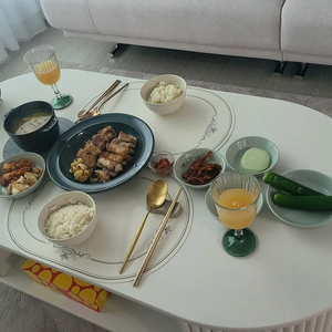 보루네오 템바보드 거실테이블