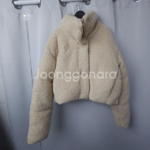 새상품급/자라/ 페이크 시어링 뽀글이 크롭 패딩/ 여s--1