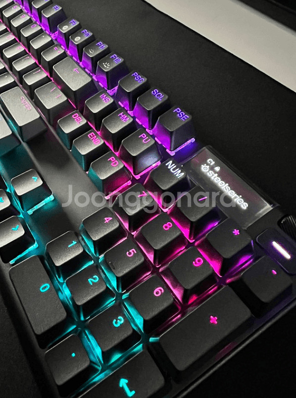 스틸시리즈apex pro Gen3 키보드 풀배열 팝니다--1