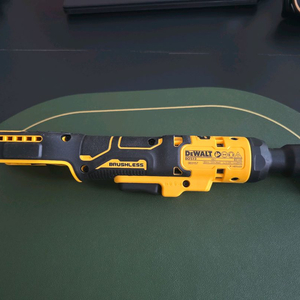 디월트 20V MAX 브러쉬리스 충전 라쳇 DCF512