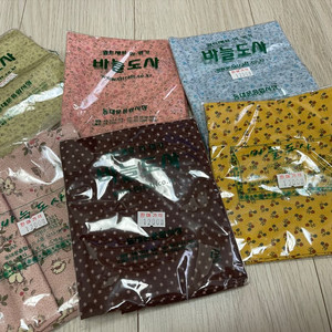 금박 크리스마스 원단 및 빈티지 패턴 원단