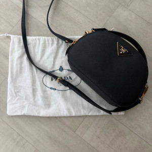 프라다 오데뜨 크로스백