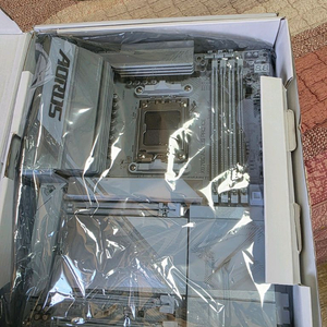 기가바이트 x870e어로스프로 아이스