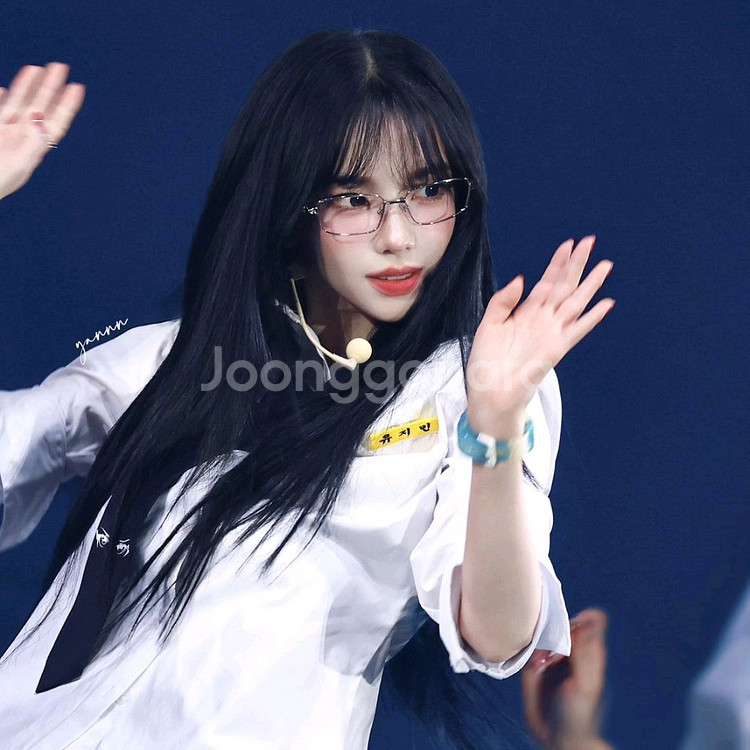 카리나 안경 아바 젠틀몬스터 아토믹 02 블루엘리펀트--5