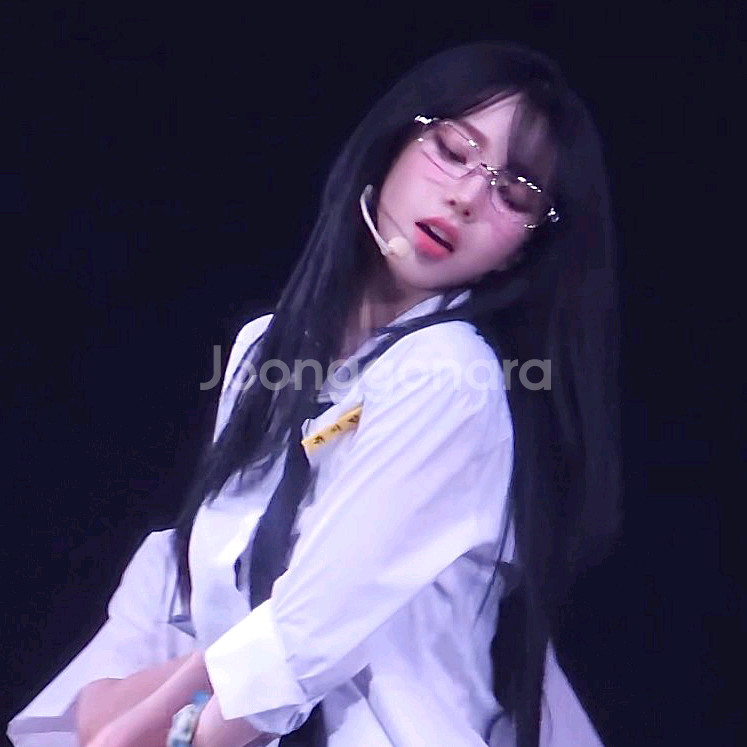카리나 안경 아바 젠틀몬스터 아토믹 02 블루엘리펀트--2