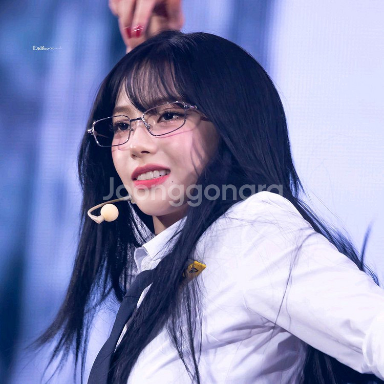 카리나 안경 아바 젠틀몬스터 아토믹 02 블루엘리펀트--3