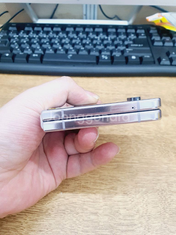 갤럭시Z플립5 256G 무잔상 상태굿 20만--7