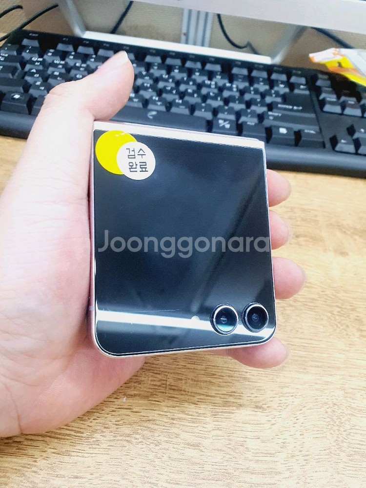 갤럭시Z플립5 256G 무잔상 상태굿 20만--3