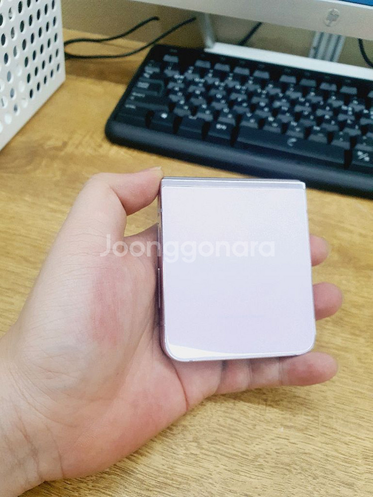 갤럭시Z플립5 256G 무잔상 상태굿 20만--8