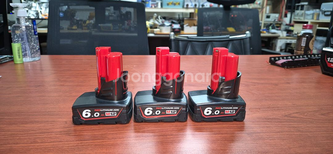 밀워키 탄창형 M12 6.0Ah 배터리 3개--1