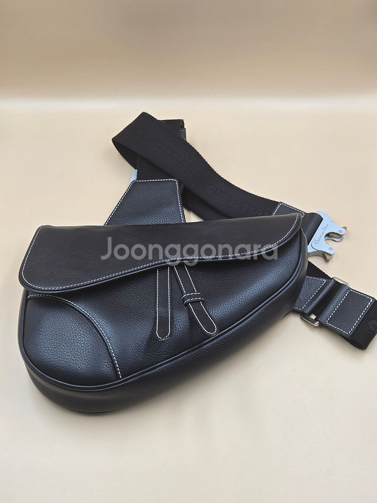 디올 새들백 그레인드 카프스킨 블랙--0