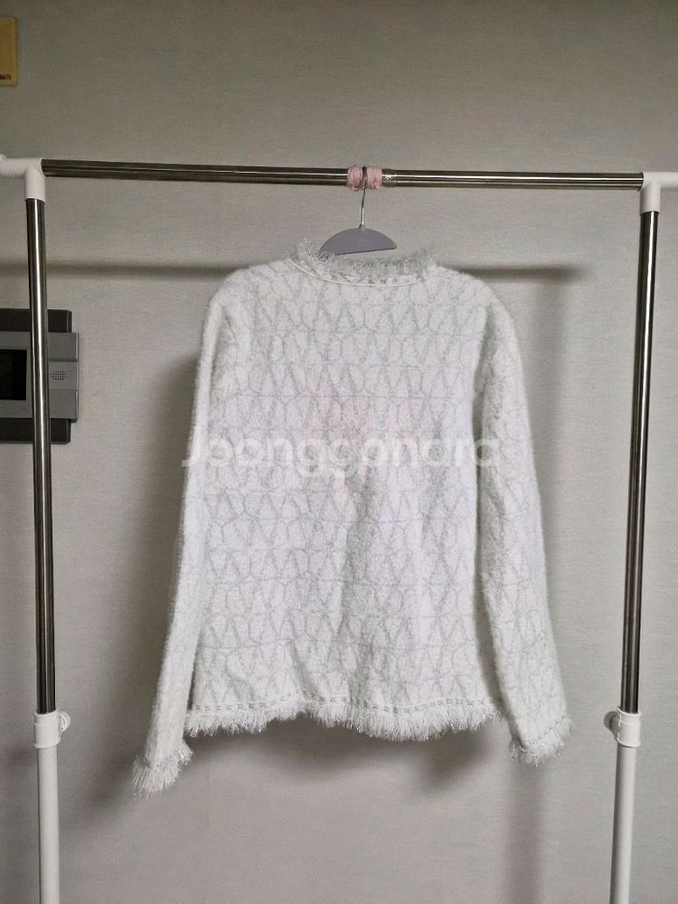 새옷 프리) 화이트 펄 버튼 트위드 자켓--3