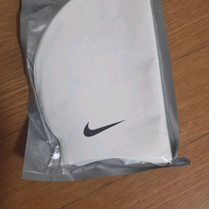 나이키 수모 스우시 실리콘 화이트
