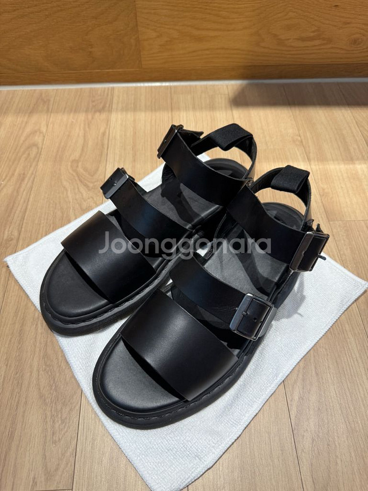 닥터마틴 그리폰 블랙 색상 샌들--0