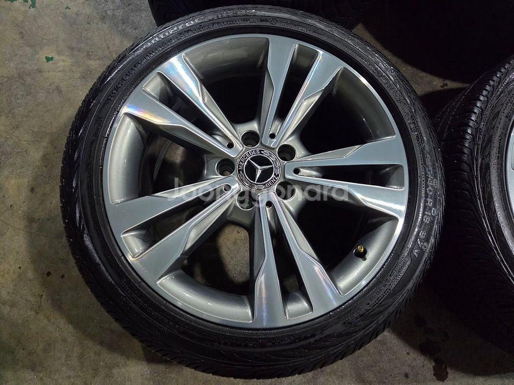 벤츠 W205 C클래스 18인치 정품 휠타이어--1